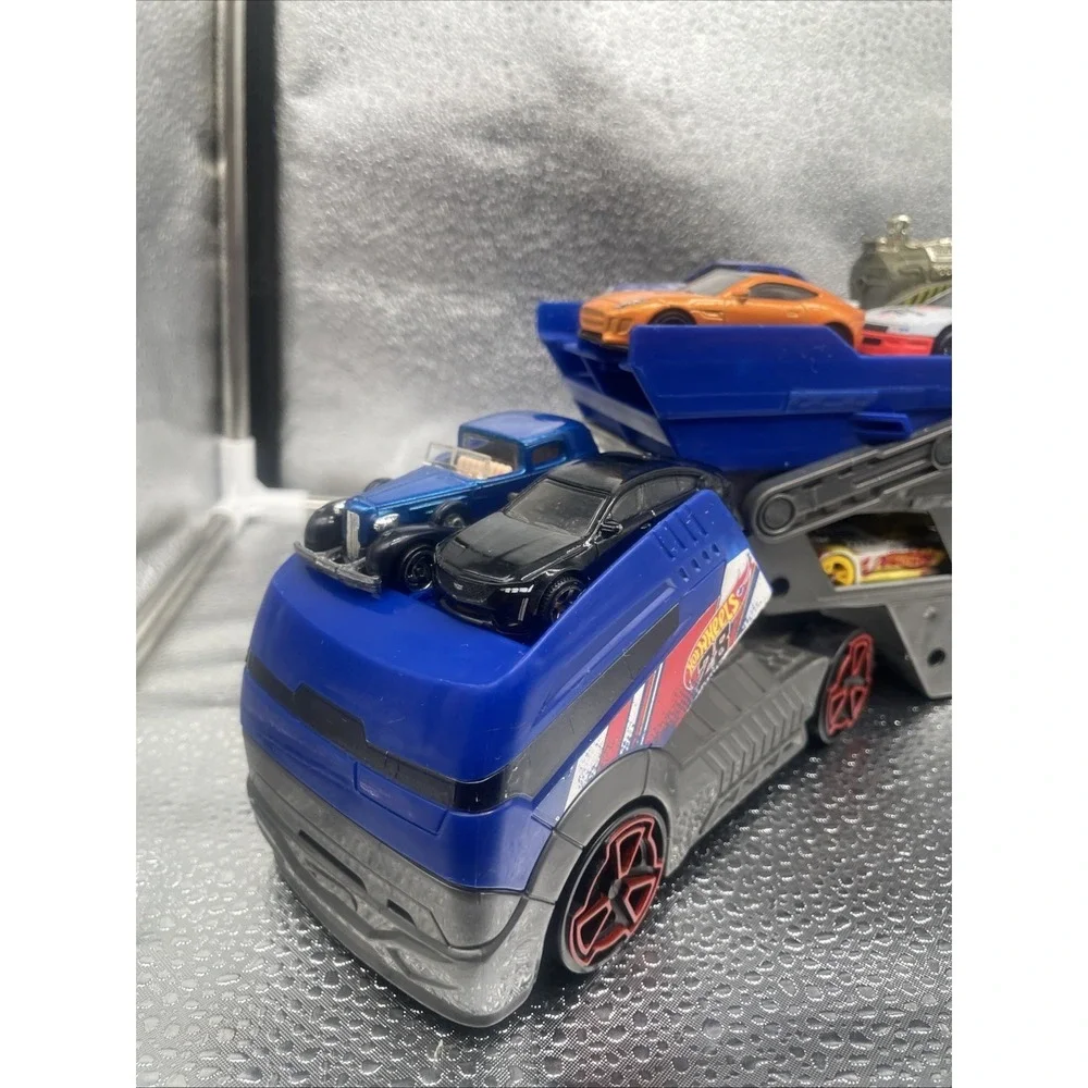 Hot‎ Wheels 2012 Mega Hauler Transporter Truck With 16 Cars Holds 50 Cars